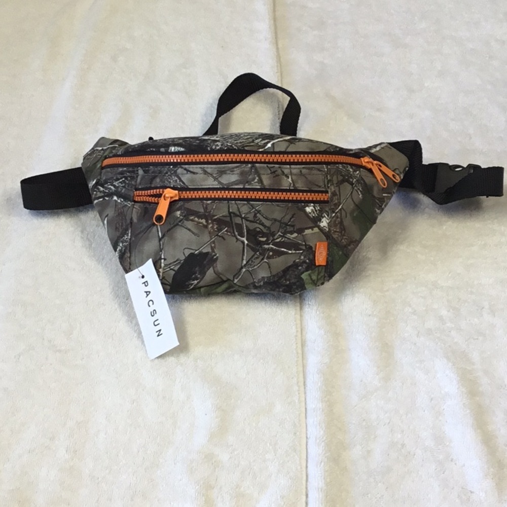 PacSun Camo Sling Bag NWT - Picture 4 of 7